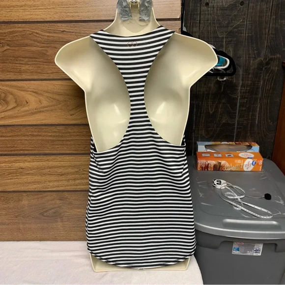 Calia workout tank size XS black/white striped with mesh interior - Picture 4 of 10